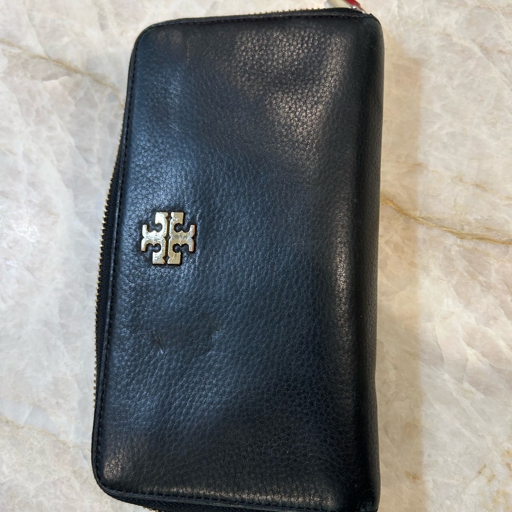 Tory Burch Black Leather Zip Wallet